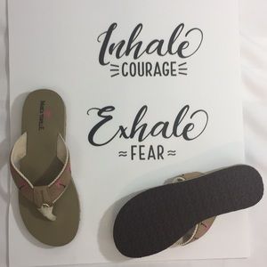 Margaritaville Size 9 Flip Flops